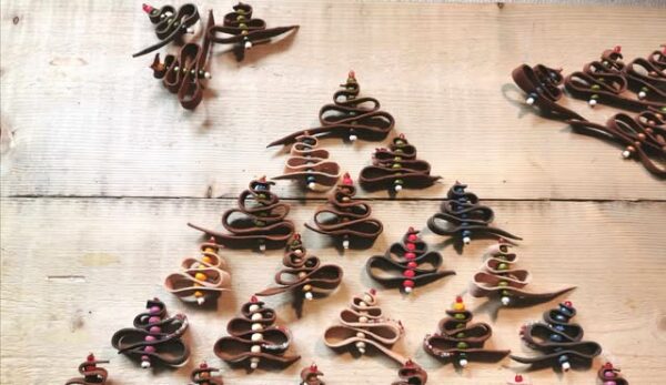Christmas tree brooch